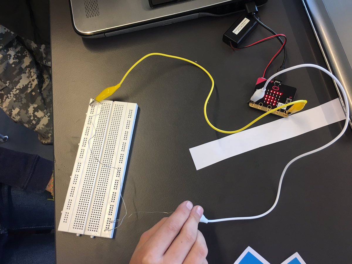 coderdojoschrbk's tweet image. Goed bezig met het microbit bibberspel #coderdojobelgium @microbit_edu #scienceMundi @Innoviris