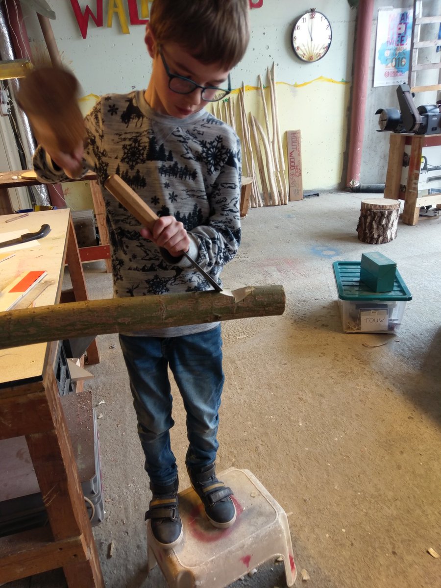 WALHALLAb_NL's tweet photo. Nee, de #MokuzaiKids (6&amp;8) doen dit niet met een #3Dprinter. Ohja, voor dit soort gevaarlijk gedoe kregen we #Korczakprijs;) #engedingen https://t.co/C3VeiCJimQ