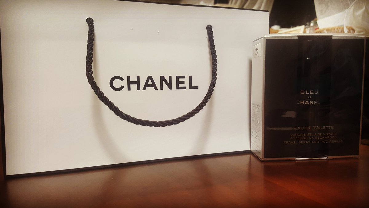 まるおまこちゃん 映画が始まるまで服を買おうって思ってたけど 香水が欲しくなり色んな香水を探したらchanelの香水が気に入って即購入 大人ちっくでシトラスの爽やかな香りでとても良い W 阪急西宮ガーデンズ 阪急百貨店 Chanel