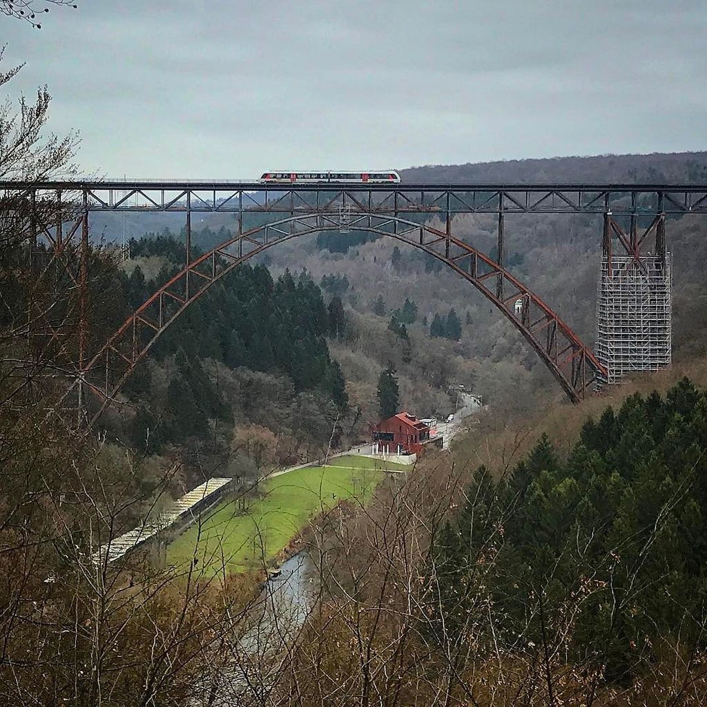 Bergischer ÖPNV für Schwindelfreie.