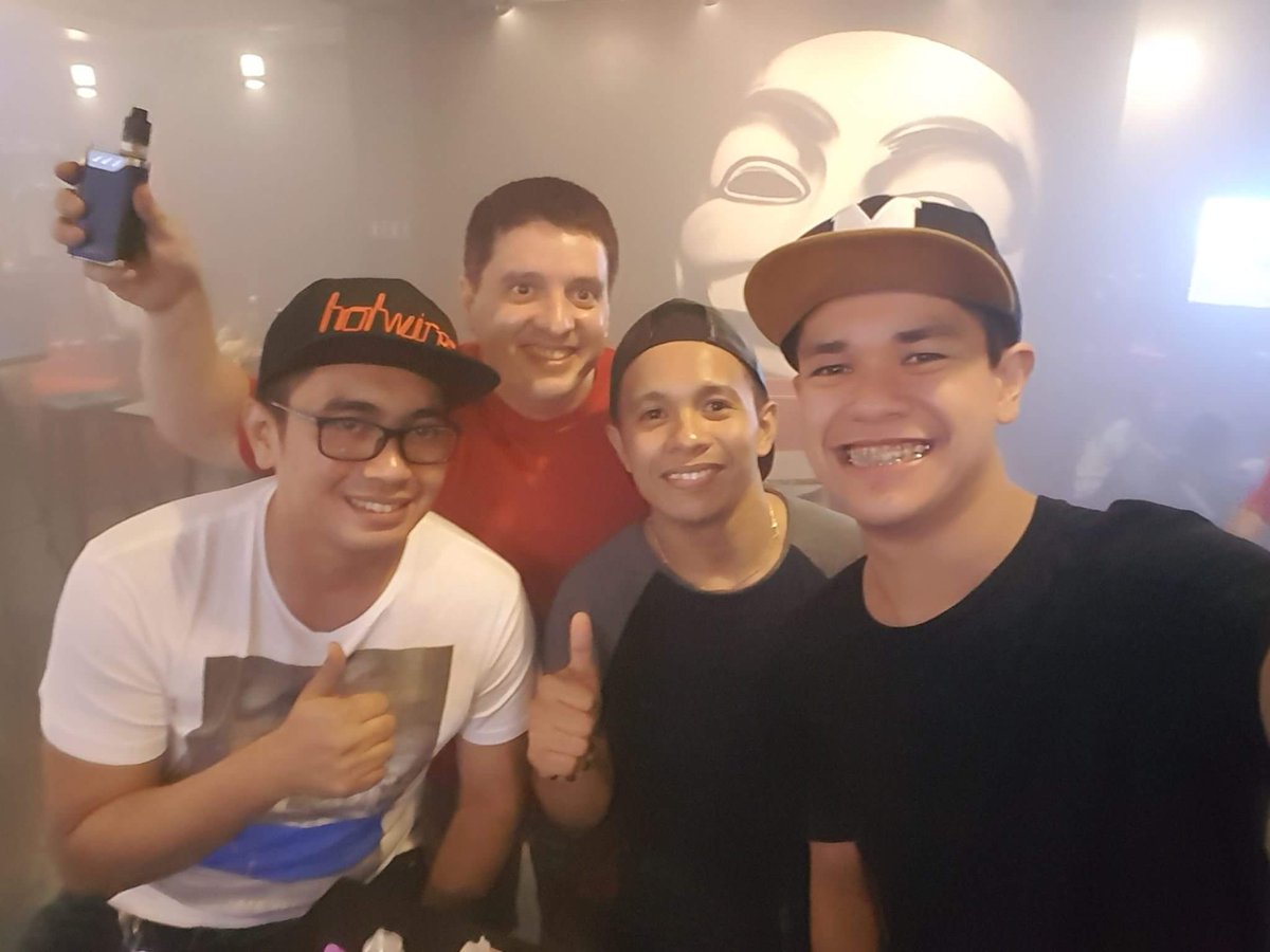 timcornejooo's tweet photo. Last night at Vbar playroom parañaque 🍺🍻🚭 https://t.co/ZlBBcxAyke