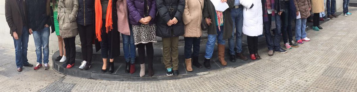 ¡#Parla se solidariza con #DiaInternacionalAsperger y junto a <a href="/TeaParla/">ParlaTea</a> os pide que subais una foto a redes sociales con zapatos diferentes!