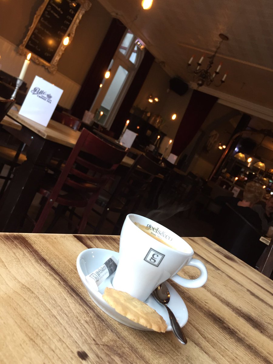 Back to my Roots. Kopje koffie in Café De Kroon - Wormerveer. Blijft bijzonder om hier te zijn 😉🙏🏼😉even dierbare herinnering aan Tine en Rob