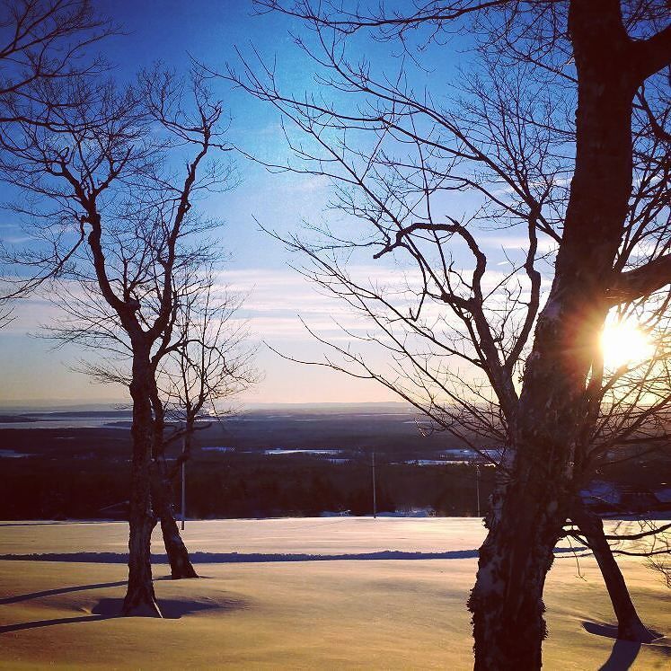 mktminimalists's tweet photo. Morning skies on #fitzpatrickmountain and it's decision time.  Would you rather snowshoe o… https://t.co/k30kTeByli https://t.co/M2I5QcrzE5