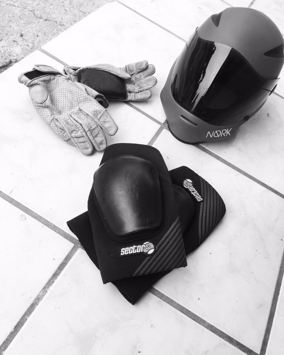 RedAnge01's tweet photo. Just keep it safe! #RedAngel #RoadlessCrew #rOc #iphone6 #norkhelmets #Sector9 #downhill https://t.co/BdQ1jSMelK