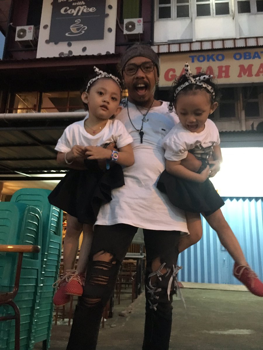 iPunkwahaha's tweet photo. mungkin bahagiaku tak sebahagia kalian.. #selowjakboy #owraidz https://t.co/I5PZPRuNn2