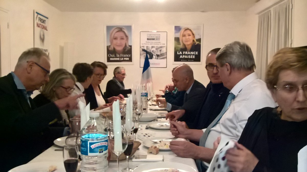 Bernard_Monot's tweet photo. Je tenais hier une conférence avec @Narquin_JY dans la fédération du #FN85 pour lancer la campagne de @MLP_officiel ! #Marine2017 https://t.co/6zqDRXHP97