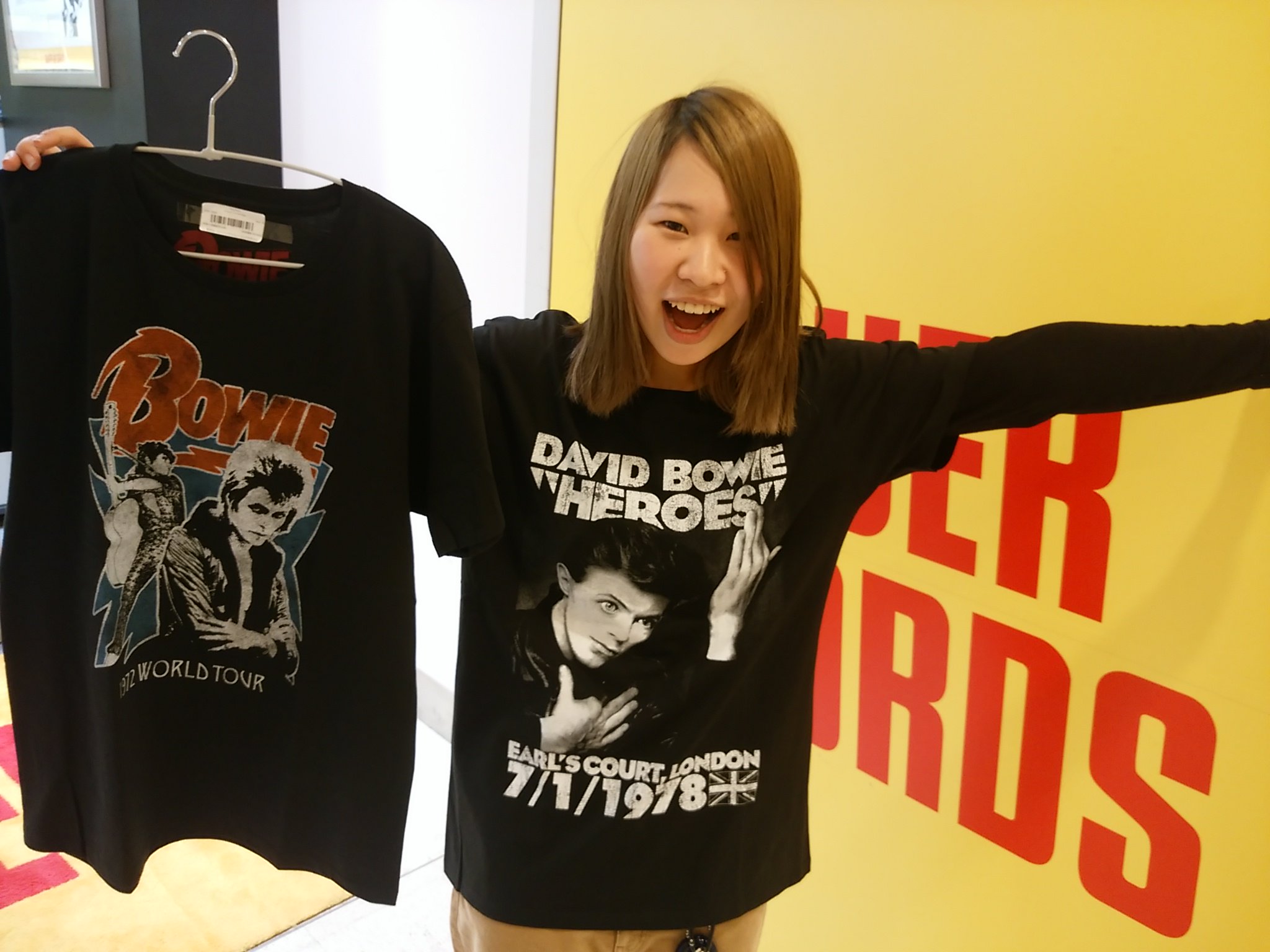 タワーレコード新宿店 على تويتر 9f Davidbowie Tシャツが入荷 今回は2種類です 身長158センチの女性スタッフがxl サイズを着るとこんな感じ 女性が大きめをダボっと着るとかわいいです 男性ならちょうどぴったりでしょうか サイズは全部でs M L Xlのご用意