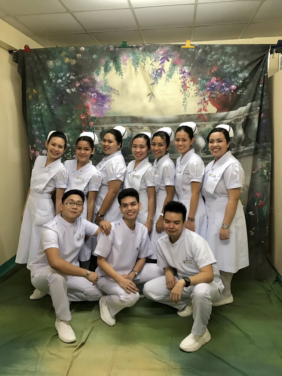 nicoleosol's tweet photo. Skwaa finally made it #cappingandpinning 💪🏻✔️ https://t.co/oJVbHUB4Bi