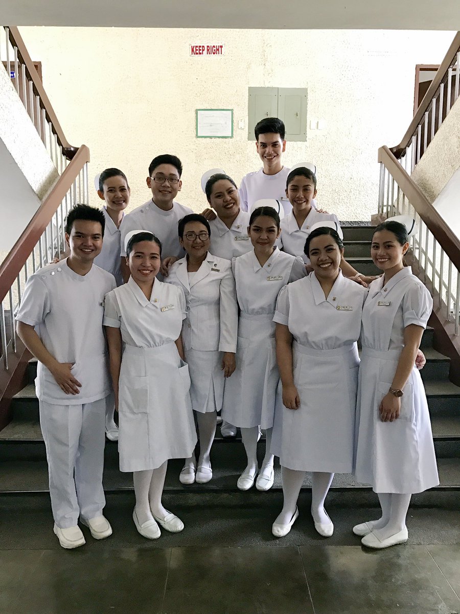 nicoleosol's tweet photo. Skwaa finally made it #cappingandpinning 💪🏻✔️ https://t.co/oJVbHUB4Bi