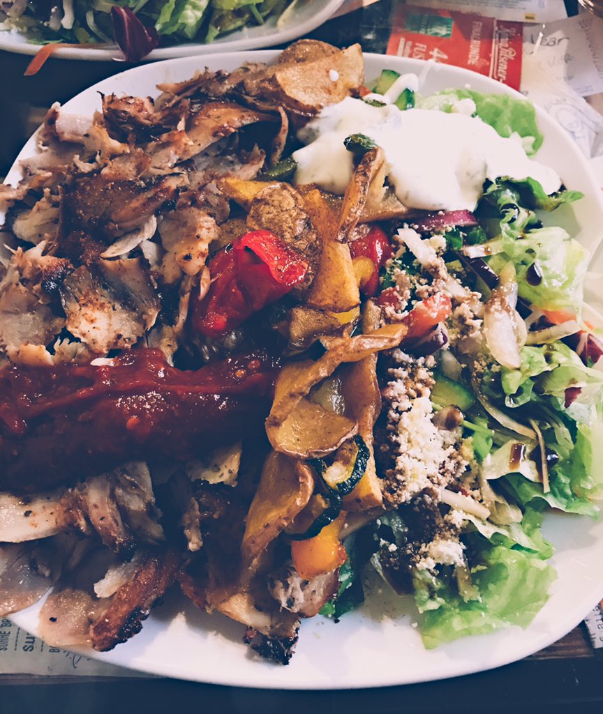 artemf's tweet photo. First proper Döner 🥙 experience; too rainy for a trip to Mustafa's so we stopped at Gemüse Kebab. Just awesome. #MovingToBerlin https://t.co/HErWuC2ZzZ