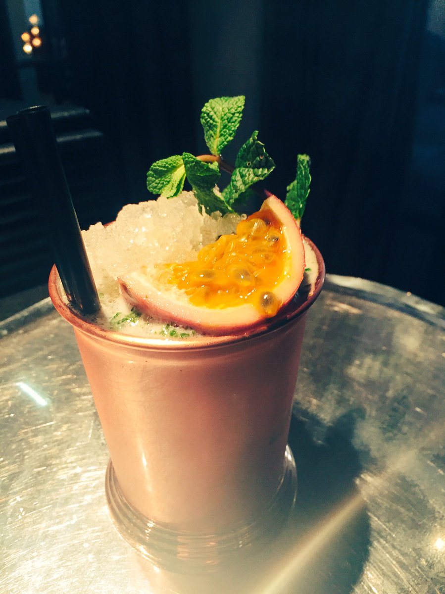 Ptiteyudge's tweet photo. #cocktail #ilovemyweekendjob #feellikeareelmixologist https://t.co/gBtDzfYfMP