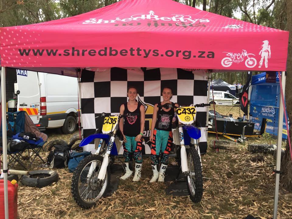 Bad Ass Batt Betty Twins at their 1st National and handling👊🏻👊🏻