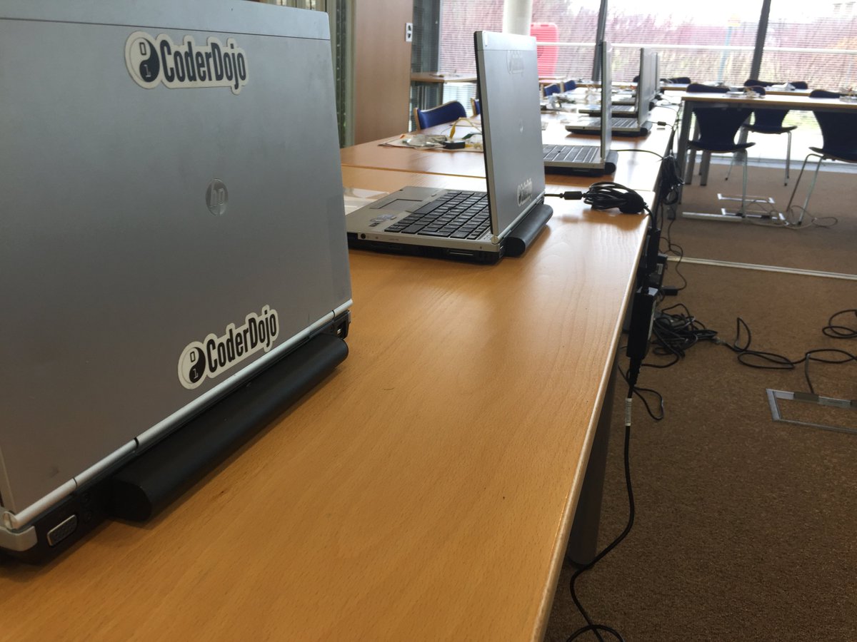 ocroberts1's tweet photo. We are excited about running two #bbcmicrobit coding workshops in partnership with @coderdojolondon at #inspireWIT today
#workingattr https://t.co/AJcYn8hu1n