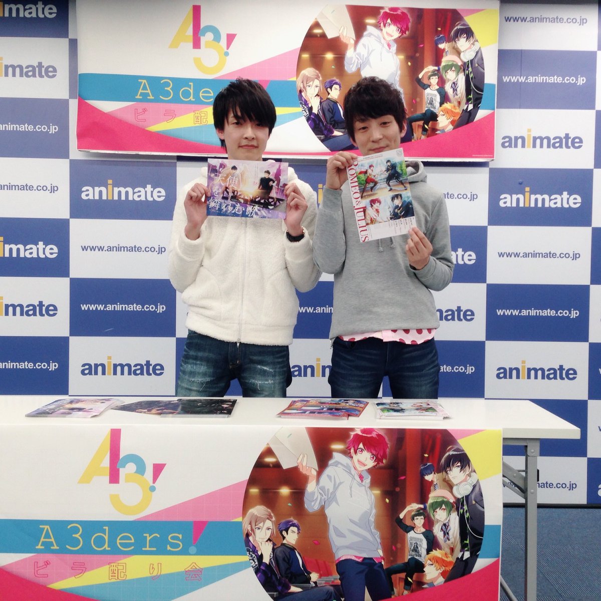 公式 A3 エースリー A3ders ビラ配り会終了いたしました 本日 アニメイト新宿店にて旗揚げ公演フライヤーの お渡し会をさせていただきました A3 として初めてのイベントでしたがいかがでしたでしょうか 酒井さん 田丸さん ありがとうご