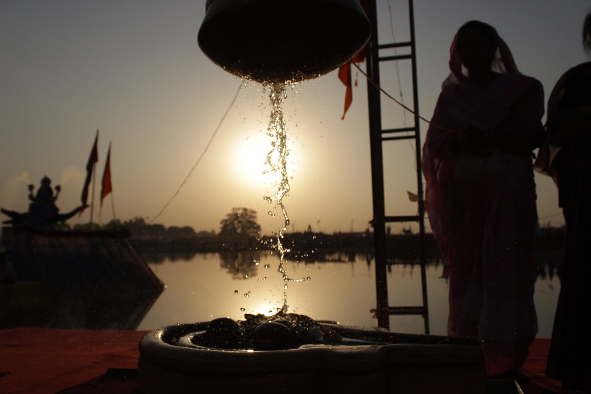 RajimKumbh's tweet photo. वेद रतन सेवा प्रकल्प के तत्वावधान में महानदी आरती घाट पर शुरू हुआ द्वादश ज्योतिर्लिंग सहस्त्रधारा रुद्राभिष���क I
#RajimKumbh
@brijmohan_ag https://t.co/tk7XQRZisN