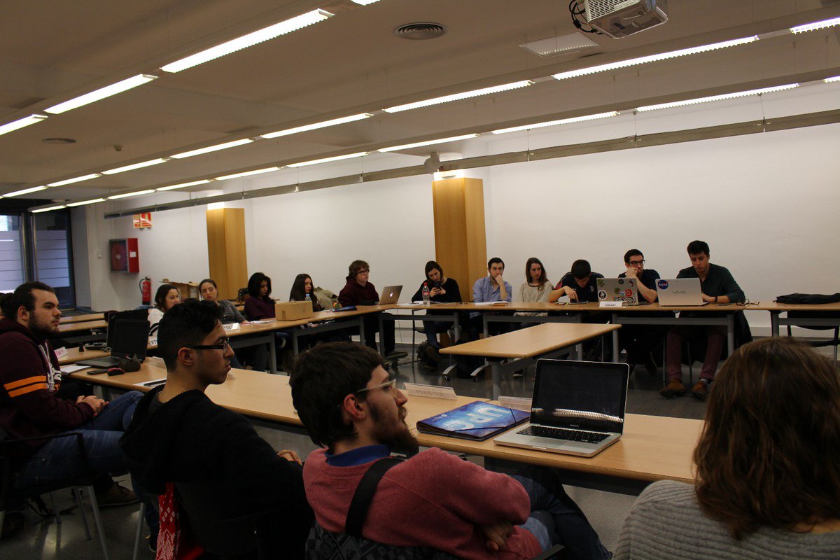 CdE_UPC's tweet image. Seguim en el Ple del CdE. Ara es presenta l'Informe de Copisteria!