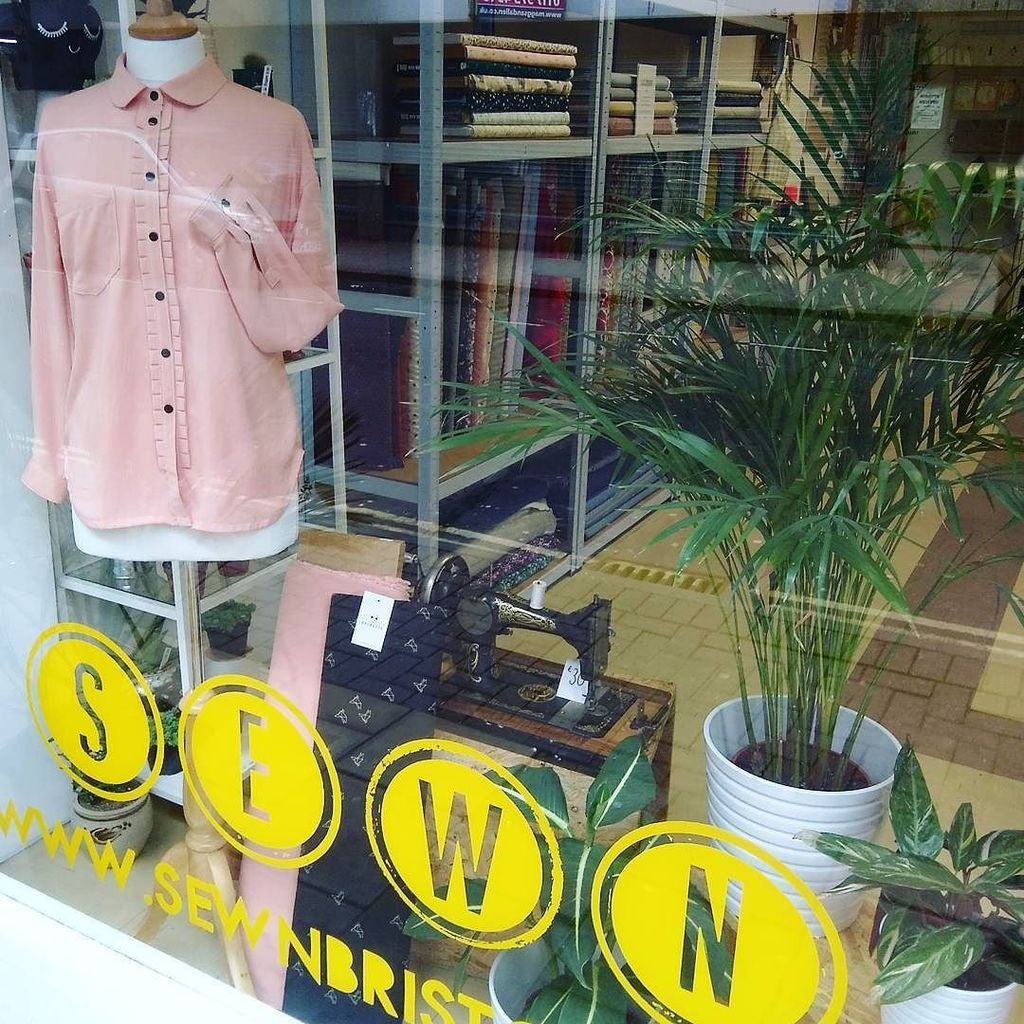 sewnbristol's tweet photo. Blush #DDMelilot is finished (blog post on the way!) and residing in our window for now al… https://t.co/7VcUQsTmLN https://t.co/LYUSzaGWIH