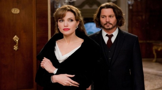 LoSpettacolo's tweet photo. Cosa guardare nel #weekend? Scopri le migliori #primeserate!!
#cepostaperte @redazioneiene #TheTourist 
https://t.co/q08x83CGTl https://t.co/aRDlppwSXA