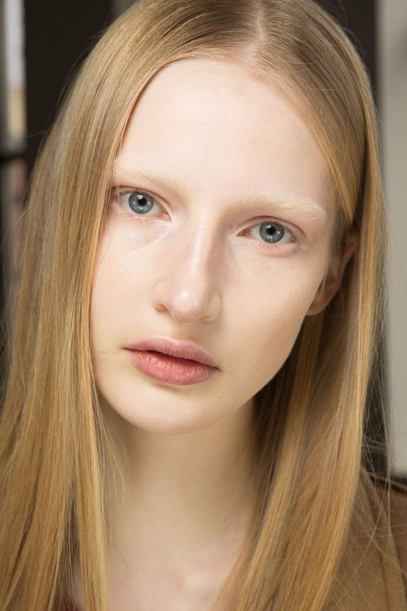 We can't get enough of these backstage beauty looks for New York Fashion Week ow.ly/I3mt3096skl . <a href="/BRITISHVOGUEmag/">VOGUEUK</a>