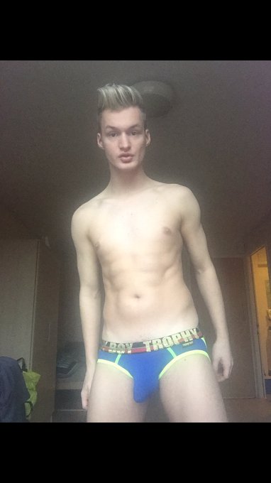 2 pic. Hungover and horny so thought I'd take some picks filling out my jockstrap ?? https://t.co/cp