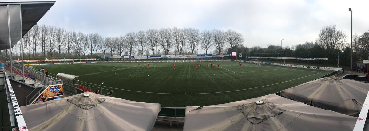bvvbarendrecht's tweet photo. Barendrecht is ondertussen te vinden op het veld voor de warming-up. #barfcl https://t.co/ilBEKBGrS6