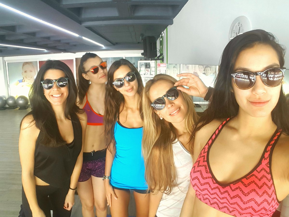 IdairaRgz's tweet photo. Encantadísimas con nuestras @RISEeyewear Son preciosas, gracias!! https://t.co/CX2BrkhTZd