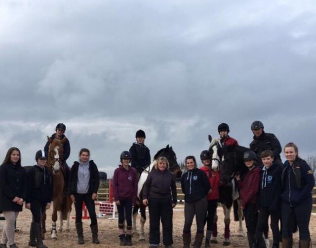 NewHillHouse's tweet photo. @hoofride how lucky r young equestrians &amp; staff were 2day 2 have a jumping lesson from international rider &amp; coach Susie Gibson https://t.co/1LljnfPEbr