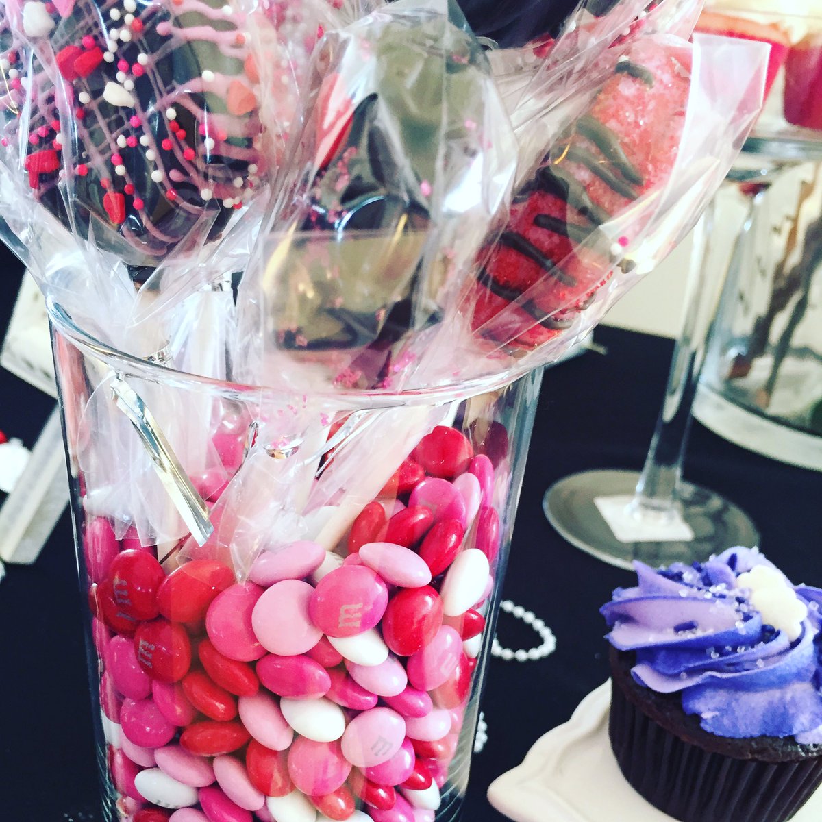 VineyardHershey's tweet photo. We're like the good ship lollipop...but with #Wine. 🍭 🎂 🍷 😈
#ValenWines #Chocolate #Cupcakes #Wine #Hbg #Hershey #HersheyPA https://t.co/hTzec0DqUe