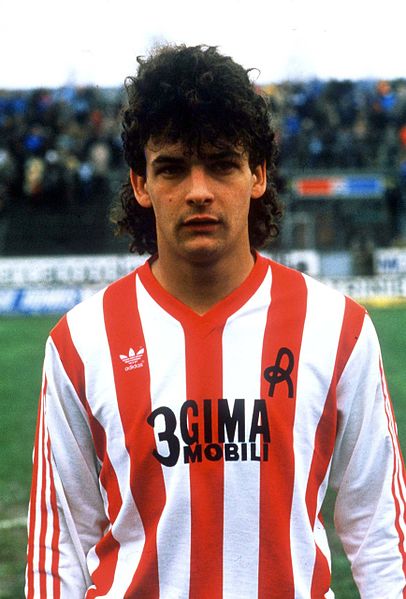 Happy Birthday Roberto Baggio, one of Italy\s best soccer players. 
