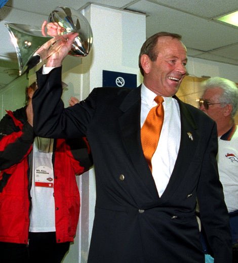 Hoy es cumpleaños del gran y único Pat Bowlen , dueño de los Denver Broncos. Happy Birthday Mr. B ! 