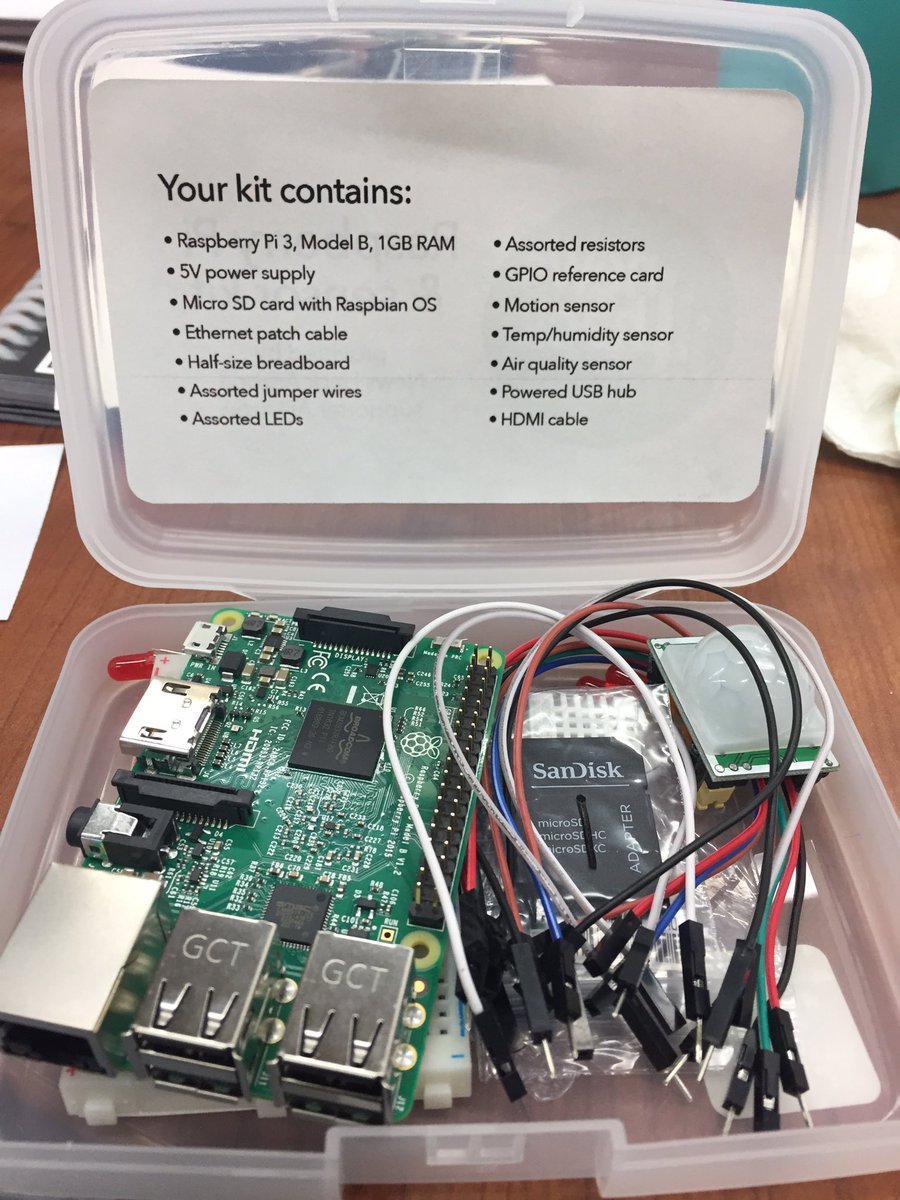 NataliaVNavarro's tweet image. Learning all about #sensorjournalism at #NewsHackAZ