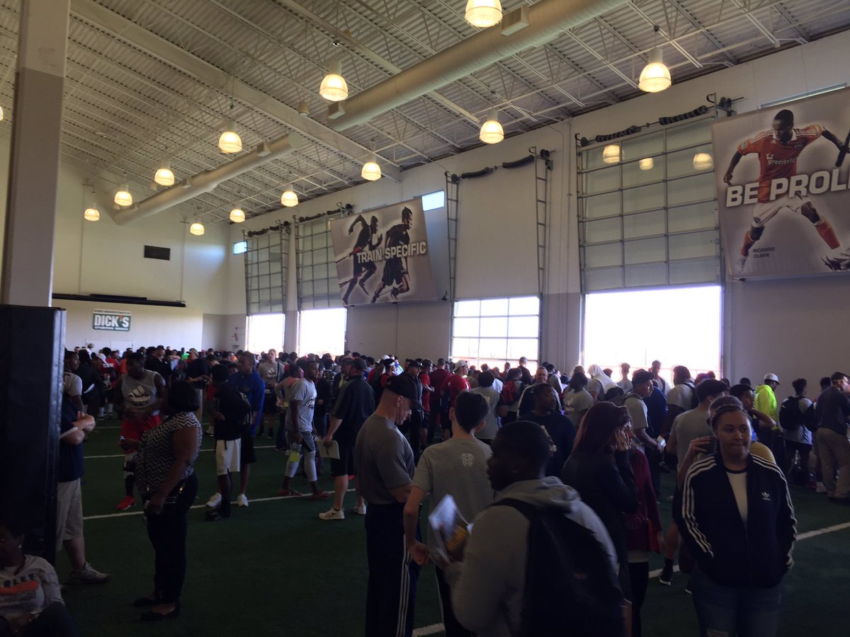 fdknight's tweet photo. Over 40 colleges talking with @SRfbshowcase prospects. #GHSFS https://t.co/qckHTrd91G