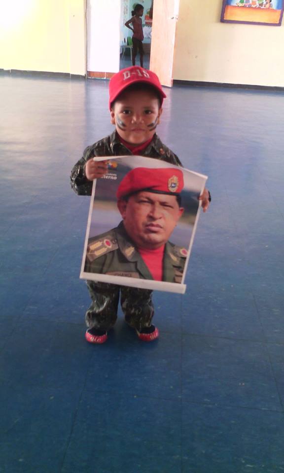 ckerly's tweet photo. MI GORDO EN SU REPRESENTACION DE LA REBELION CIVICO-MILITAR DEL 4F,  Y SU CONSIGNA FUE: "ABAJO CADENAS,CADENAS ABAJO VIVA CHAVEZ CARAJO" https://t.co/rywKKM2NQE