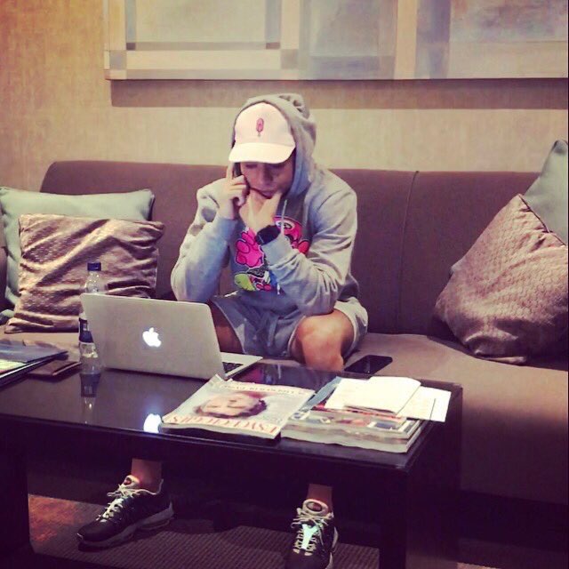 Seghirser29's tweet photo. " @seghirsam : 🤔 J-4..." https://t.co/I4ZNWByNNN