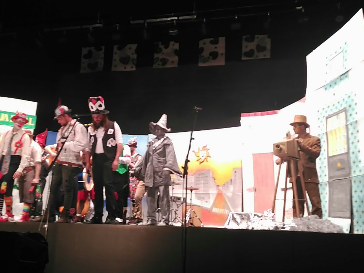 Primer pasodoble #ElGuardiánDeLaCalle <a href="/LHechiceros/">Los Hechiceros</a> un gran juego de palabras repasando tipos del carnaval de Mérida 2016 #semifinalRomano4