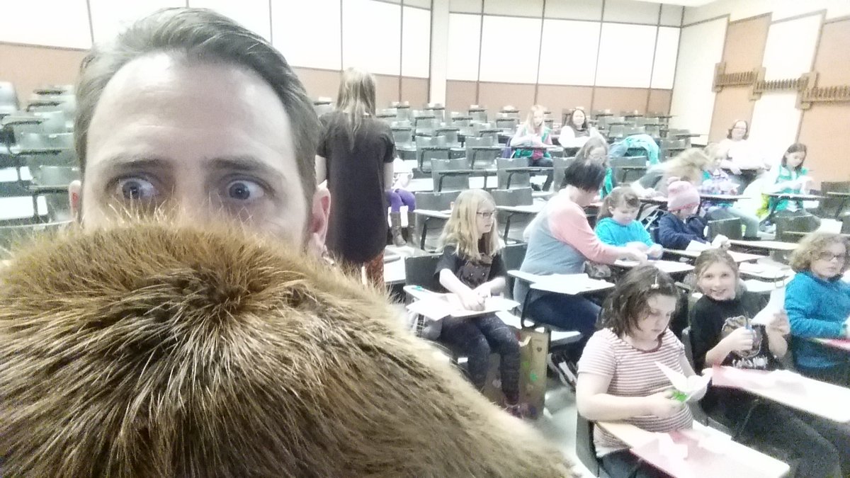 LifeatheDeadEnd's tweet image. Teaching #GirlScout kids about the # Furtrade. #Survival