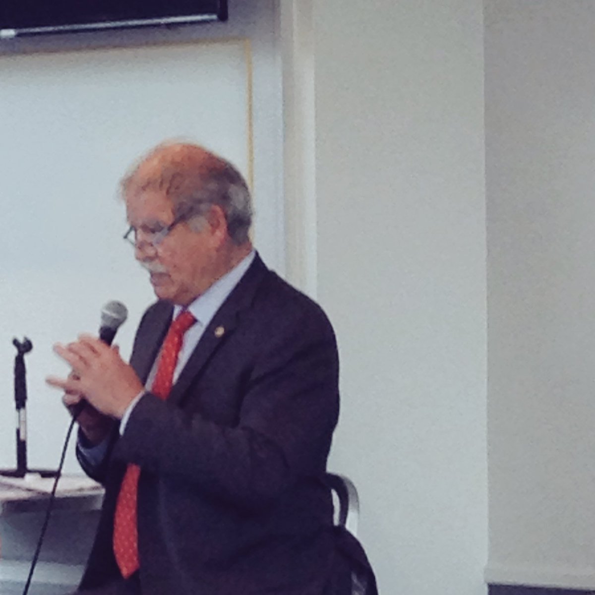 travelnespinoza's tweet photo. It's about nurturing the seed- Honorable Manuel Barbosa mentions about pursing his dreams @DiscoverLaw #2017DLM #adversity #illsalawforum https://t.co/eDOTbE0RW7