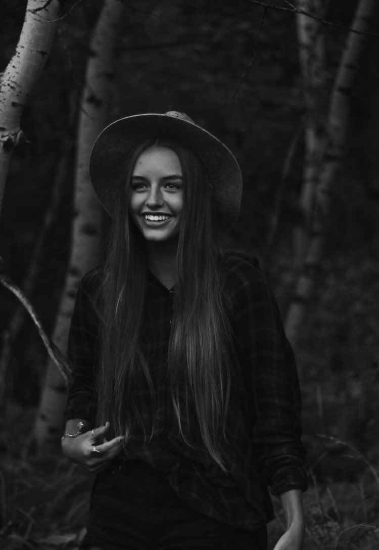 laurenrturley's tweet photo. I just feel like people need to take the time out of their day to appreciate how beautiful @syd_walker07 is like WHATT https://t.co/WzYOZuhcuN