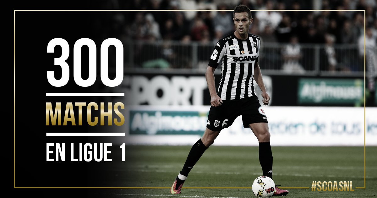AngersSCO's tweet photo. Titulaire ce soir, @GregBourillon s'apprête à disputer son 300ème match en @Ligue1 ! Un chiffre qui force le respect !! Bravo ! 👏👏👏 https://t.co/HOI7JgnhHM