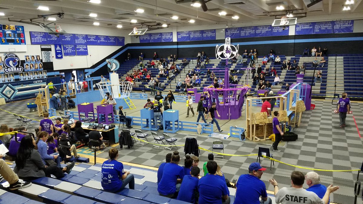 jhmorris's tweet image. At &quot;Duel in the Desert&quot; Robotics Scrimmage with the Mecha Knights of Casa Grande. #MechaKnights996 #cvhsengineering