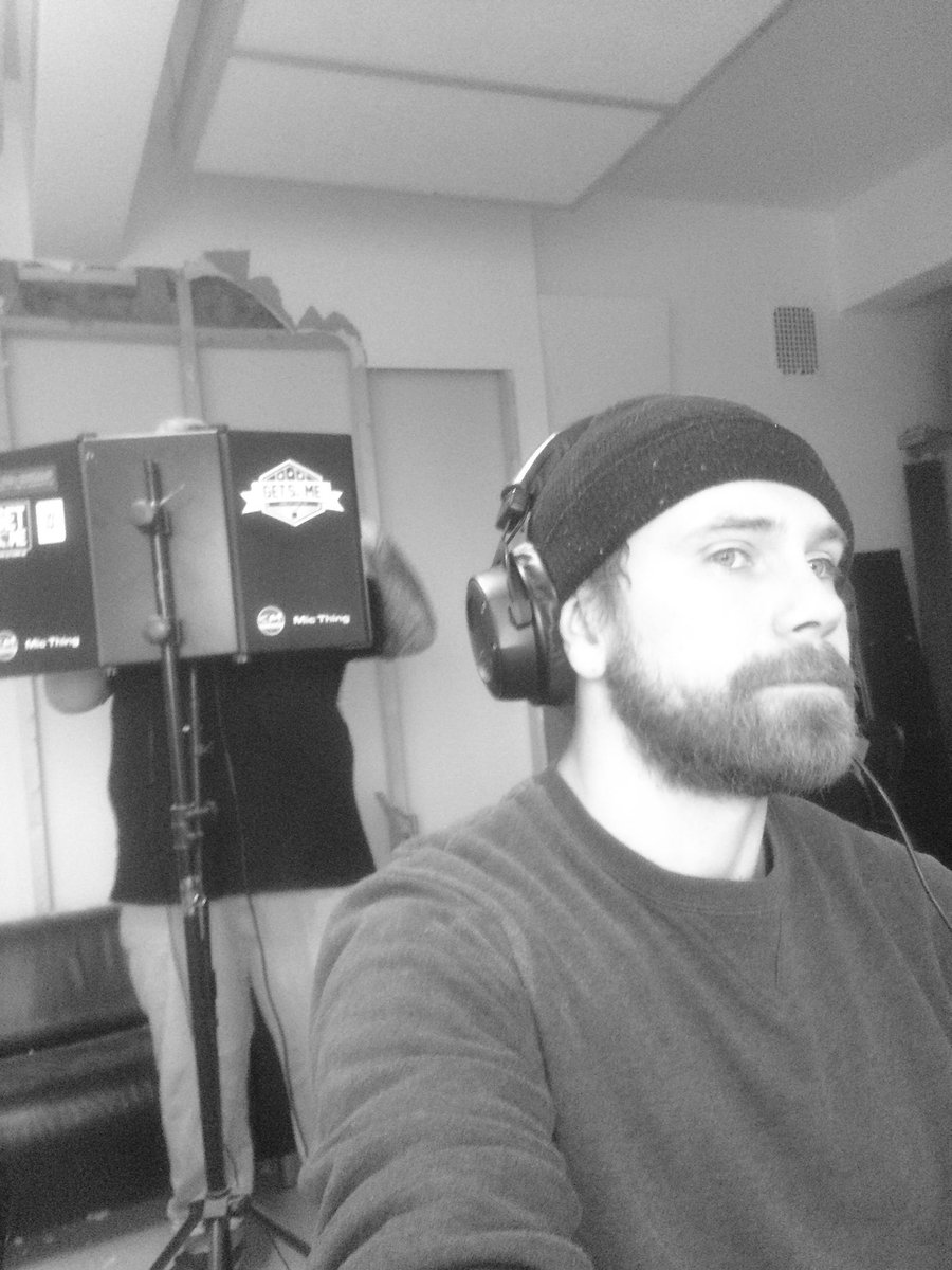 Tomtweezy's tweet photo. En av siste recordingsessionsa før vi flytter i nytt studio! @BigDaddyKarsten @Datmusicstudio https://t.co/V6BxKnVmhr