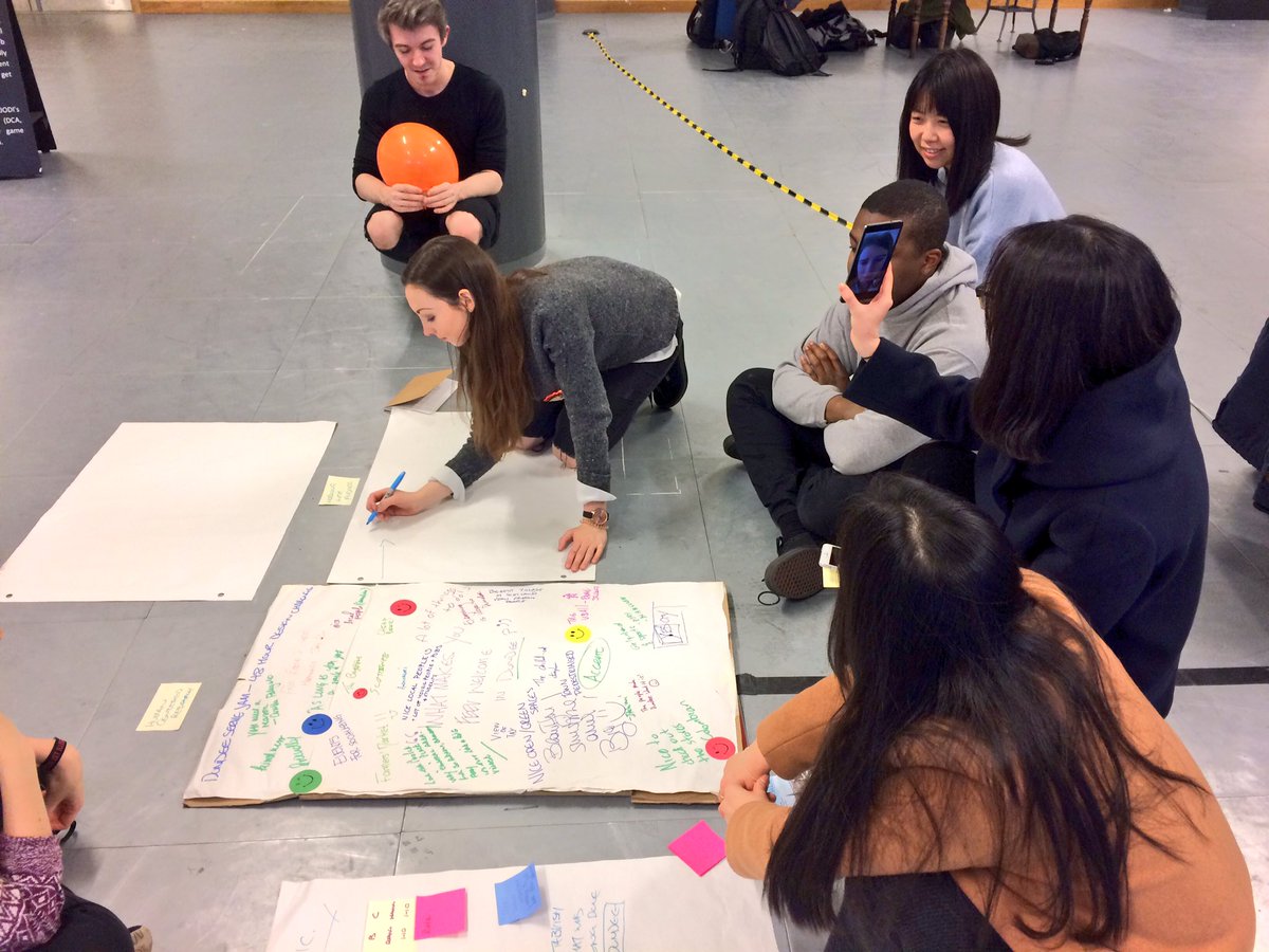 GSJDundee's tweet photo. We're facetiming with @damsjam Some amazing thought processes coming through from our friends across the sea! #GSJam #GSJDundee #DamJam https://t.co/rdMC4ducrY