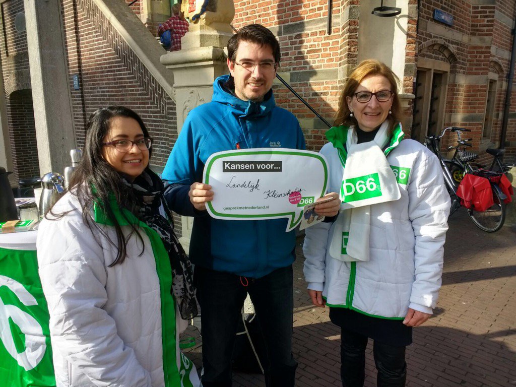 D66Culemborg's tweet photo. Het campagneteam #ingesprekmet met chocolademelk, koffie en gezelligheid op de Markt in #Culemborg https://t.co/oYH8RcVXsa