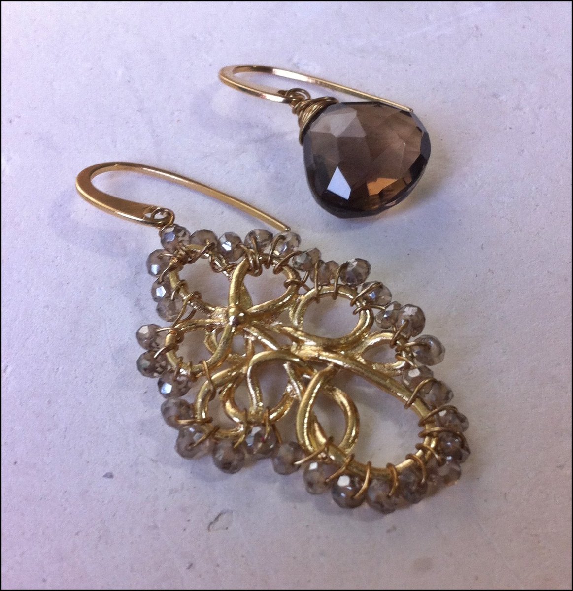 EscapARTEalSur's tweet photo. Esta tarde en @EscapARTEalSur nos visita #alkimia #joyeríabyletyflores
joyas para la buena vibra. https://t.co/Ib0jXcJ46g