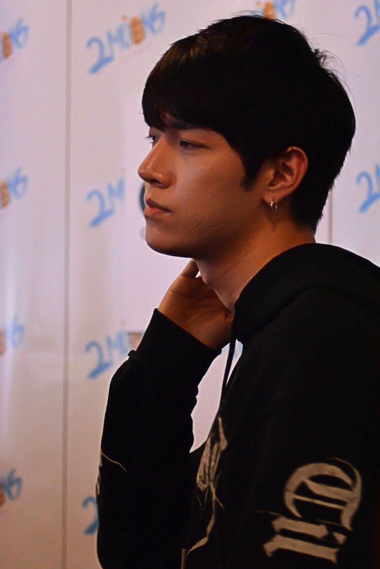 Justqzin's tweet photo. อย่าว่าอย่างนู้นอย่างนี้เลยนะ พี่ว่าจะไม่ชงแล้ววว แต่มันอดใจไม่ได้ เรือพี่ต้องไปต่อ...#ก็อตนิวเยียร์ #เดือนเกี้ยวเดือน https://t.co/FK2QspOLoP