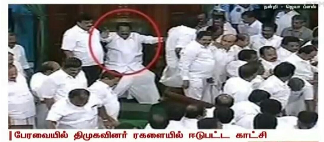 DmkVirus's tweet photo. தினகரன் அலுவலகம் எரிப்பு,சென்னை சட்டக்கல்லூரி கலவரம்,ரவுடிசம் கட்டபஞ்சாயித்து செய்துவந்த #DmkVirus யின் இன்றய கீழ்தரமான வன்முறை👇👇
#floortest https://t.co/w2dmv59tEb