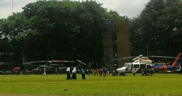 Febrian_sholla's tweet photo. Helikopter TNI AD dan Polri di Lapangan Ahmad Yani Jadi Tontonan
https://t.co/eaksPRsNgk
#Breakingnews #TNI  @_TNIAU https://t.co/5sxWJopjfR