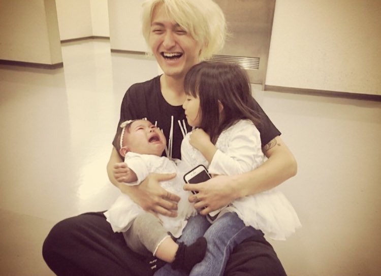 尚貴 ワンオクryota結婚おめでとう お相手はアヴリルラヴィーンの妹の ミシェルさんとか凄すぎ笑 Ambitions絶対話すよね Listenの時みんなからいじられそう笑 絶対いいお父さんになるわ 子供羨ましい これからも頑張って 最高のベーシスト