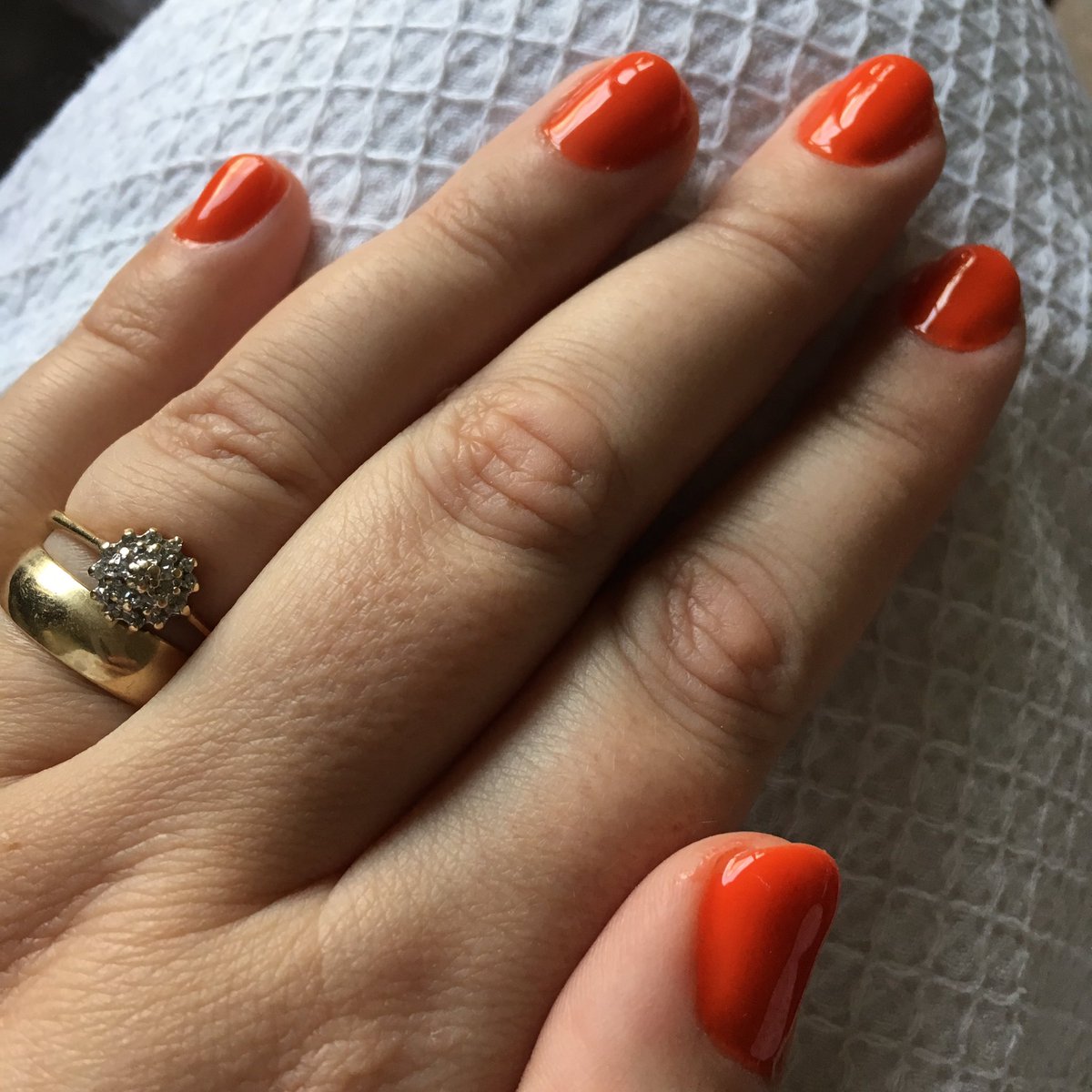 Sareyware's tweet photo. Painting my nails for the week ahead, and there really was only one colour I could choose...! #McLaunch #MCL32 🍊🏎
@McLarenF1 @HondaRacingF1 https://t.co/bRpPp7cvyC